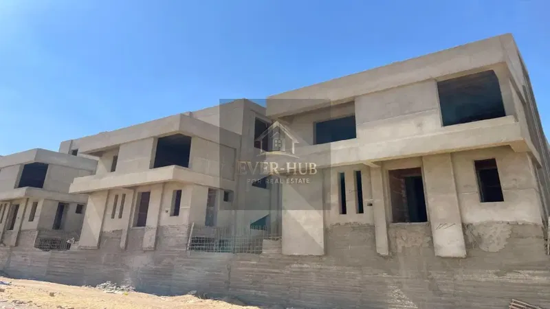 Villa for sale, installments available, ready for viewing. Twin house in Palmeer Zayard Elite compound, next to V-levels compound, Basin 2. The compou