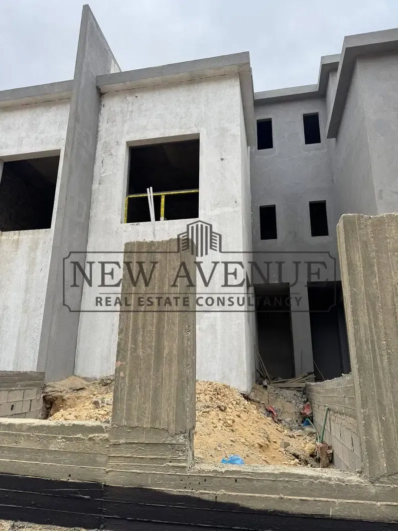 town house with garden for sale very prime location in Creek town new cairo-view landscape - ⁠ready to move