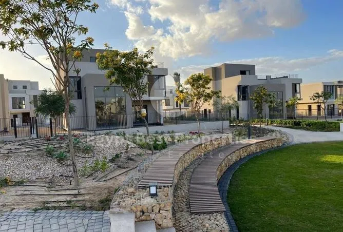 5-bedroom villa 220 m² for sale in SODIC East