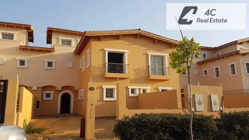 Villa ready to move prime location landscape view in Hyde Park compound near Golden Square and 90 Street for sale
