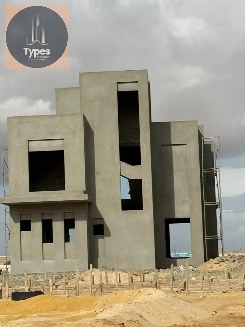 Twin house for sale in Lake West 3 Compound - Sheikh Zayed - Land area 316 meters - Built-up area 262 meters - 5 bedrooms - 4 bathrooms