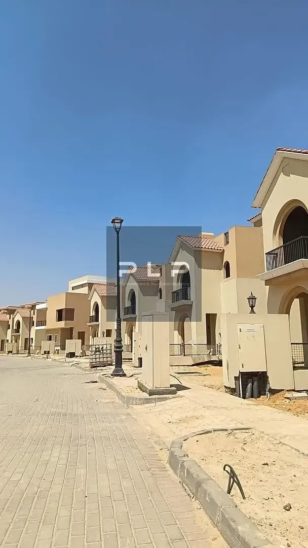 Lowest price twin house for sale, ready for immediate occupancy, open view, with payment facilities, in Sarai Compound - Cavana Phase, next to Madinat