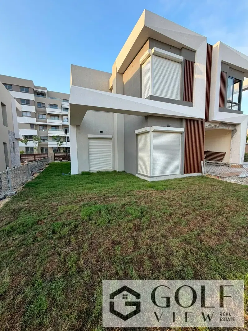 For those seeking luxury or looking to invest: 183 sqm twin house with a 150 sqm garden for sale in Palm Hills, New Alamein. Available immediately, fu