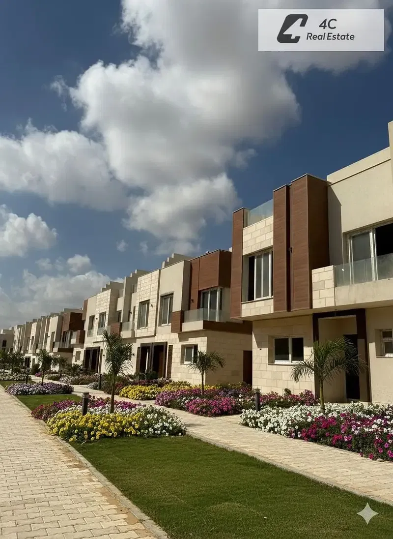 Townhouse 176m with the lowest price in the market 4 bedrooms with the largest open view and a distinctive view in Azzar 2 Compound Fifth Settlement