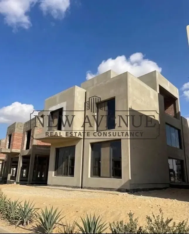 Largest Land Area Signature Standalone Villa North oriented prime location delivery in 3 Months Best price in Stei8ght New Cairo developed by LMD