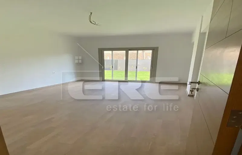 Duplex 314m + 150m garden with a distinctive view of the swimming pool