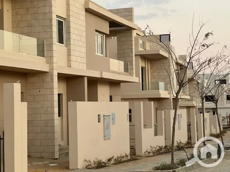 Townhouse for sale in Tawny Hyde Park Compound - 6 October