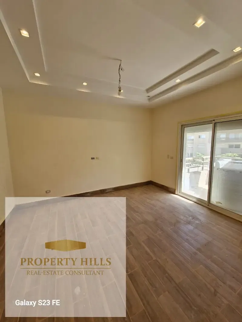 apartment Ready to move in 164 sqm with the lowest down payment in the heart of New Cairo Fifth Settlement in a prime location at El Patio Oro La Vist