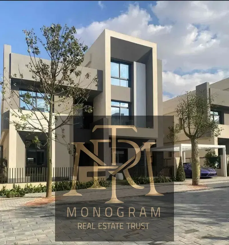 Immediate delivery opportunity: Townhouse in the compound "Saada" in New Cairo, prime location and a fantastic price, located on the Suez Road and Fifth Settlement, near the American University.