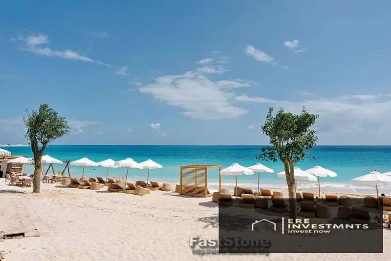 A fully finished townhouse with air conditioning and a kitchen is for sale at the lowest price on the market, directly on the lagoon in a corner of LM