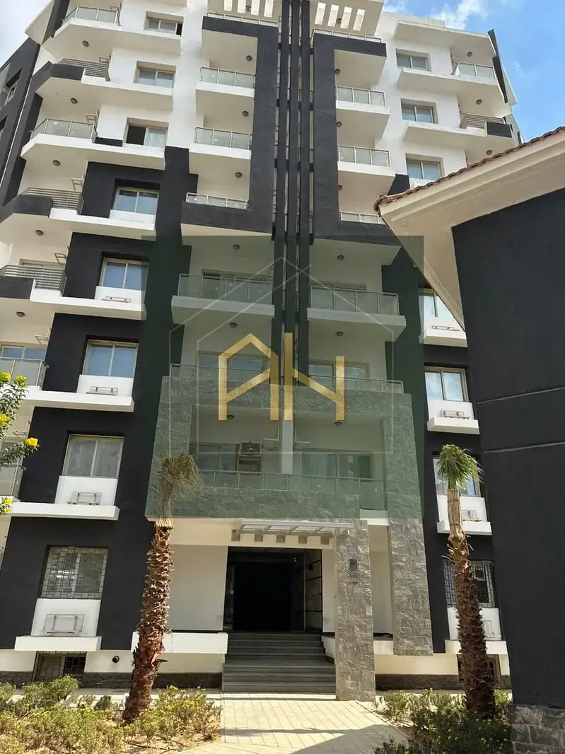 Apartment for sale, ready for immediate occupancy, fully furnished and finished.