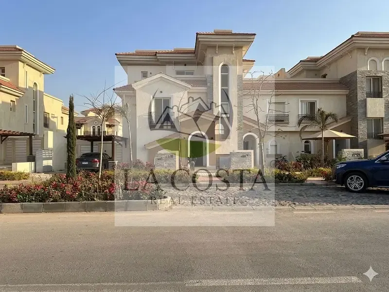 resale for hot sale fully finished town house middle in compound Al maqsed - new capital ready to move