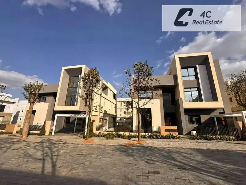 For sale with lowest down payment villa twin house 315 m view landscape and lagoon in compound SA'Ada New cairo horizon 5th