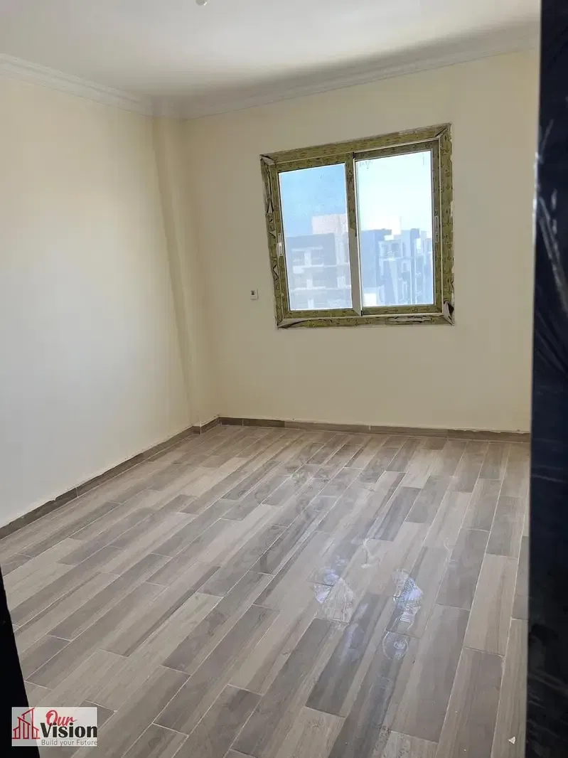 Model A Fifth Floor "Elevator" 130m 3 rooms (including a master room) 2 bathrooms, front view of the parking and side view of the swimming pool, immediate delivery, electricity meter, etc.