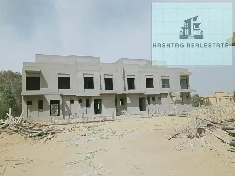 For sale: a villa in Lake West Compound 3, Sheikh Zayed, directly on Dahshour Link, delivery in 2027 •⁠ ⁠Land area 316 m •⁠ ⁠BUA 260 m •⁠ ⁠equal installments of 318,750 until 1