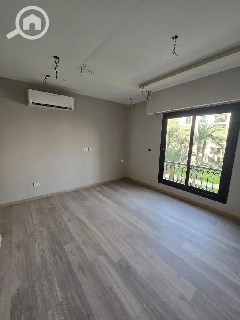 Luxury 1-bedroom apartment with finishing and air conditioning in Village West, available on installments.