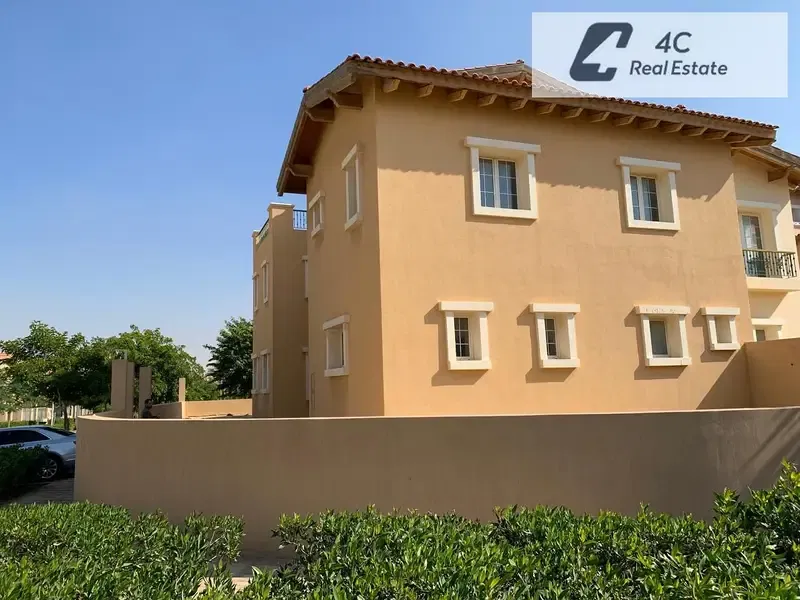 Townhouse ready to move below developer price with down payment andinstallments modern design resale in HydePark New Cairo near Golden Square for sale