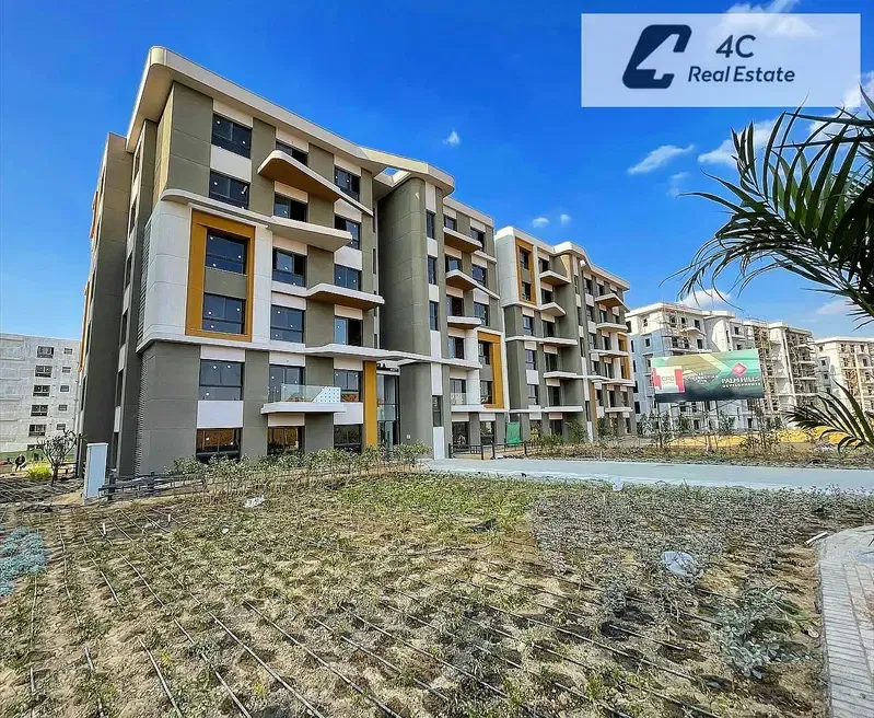 Under market price Studio 70 m fully finished for sale ready to move view landscape very prime location in Palm Hills New Cairo