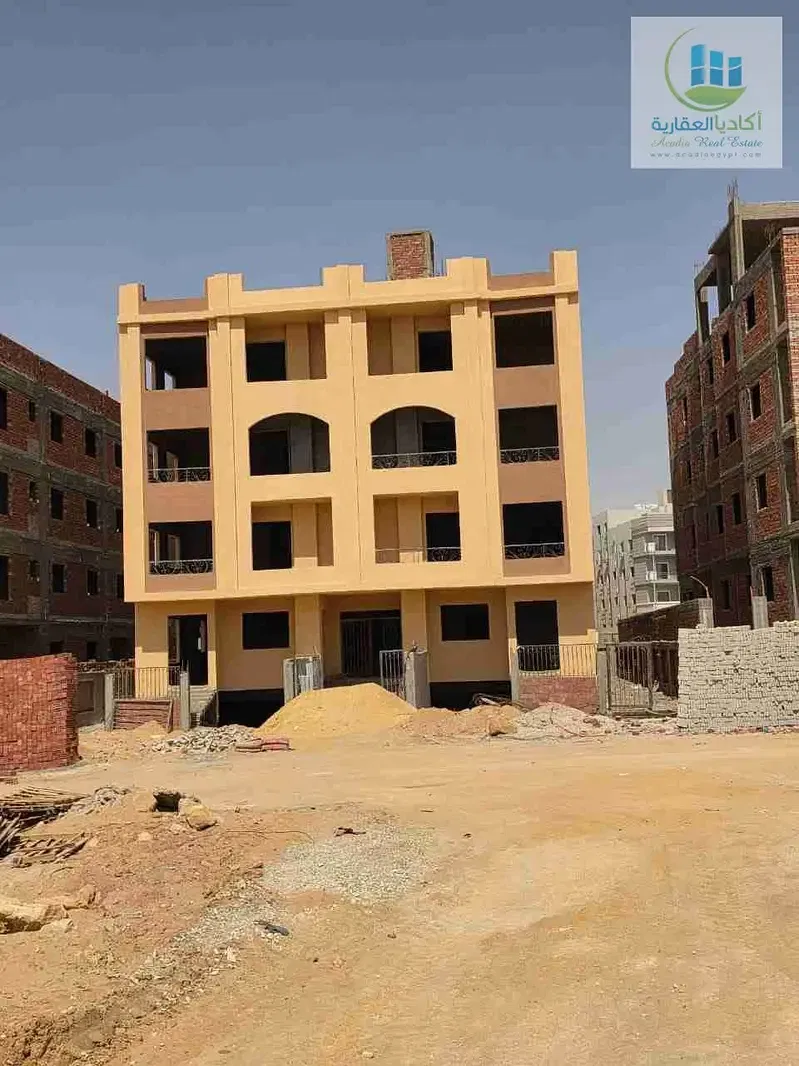 An 118m apartment located in the best areas of Beit Al Watan, close to North Teseen and Al Nawadi Street.
