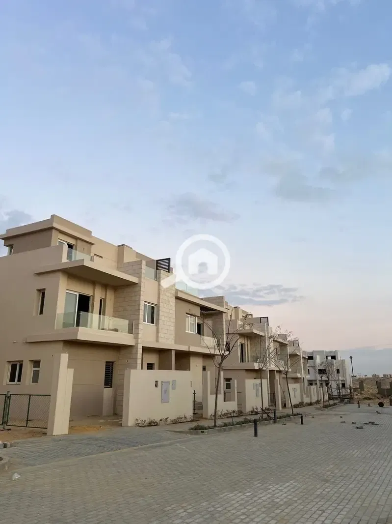 Townhouse for sale in Towne Hyde Park October Ready to move installments remaining