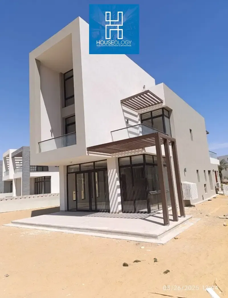 Villa Standalone Resale, first row on the lagoon, for sale in Azha Ain Sokhna, for less than the company price.