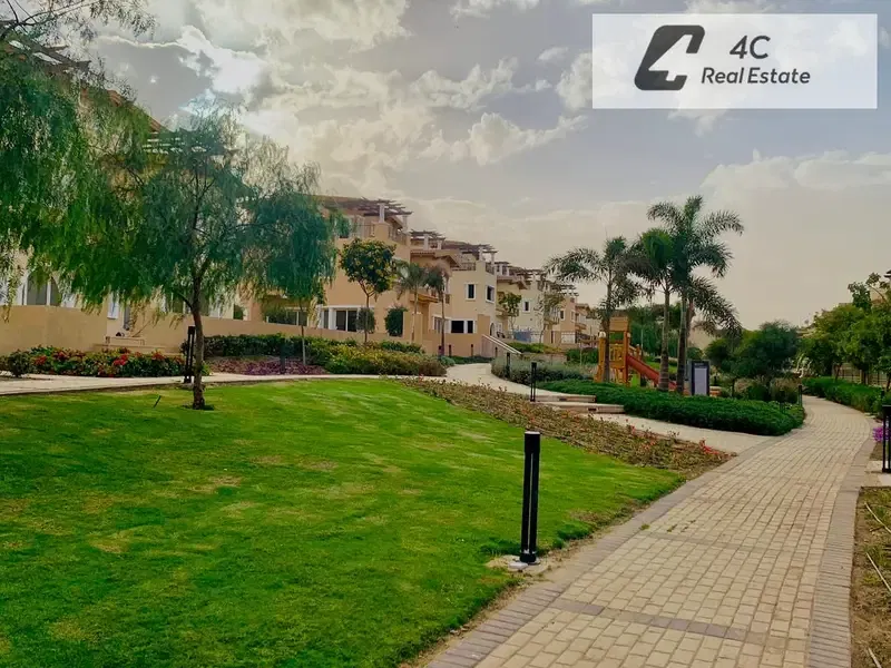 Twin house villa for sale 3 bedrooms with the lowest down payment in the market 280m prime location in Hyde Park Compound Fifth Settlement New Cairo