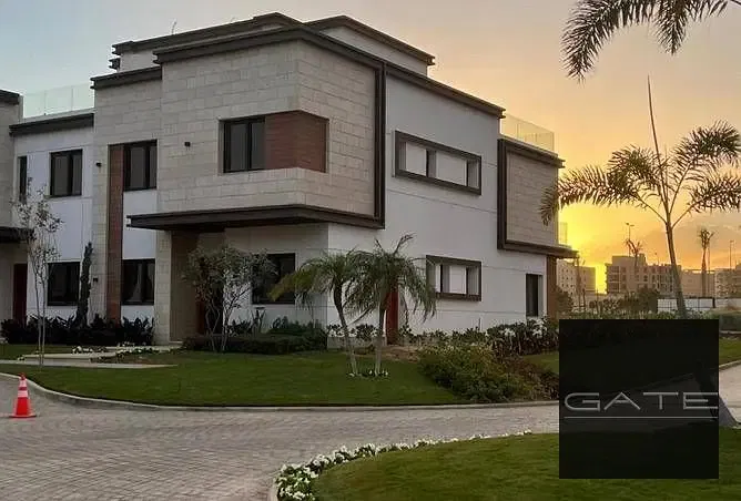 Middle townhouse for sale in Azar Infinity Compound - Fifth Settlement, prime location, landscape view, and villas, two steps from the clubhouse.