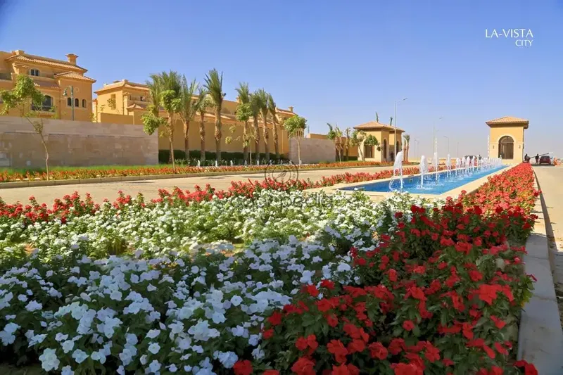 Middle Townhouse for Sale La Vista City Ready with Installments
