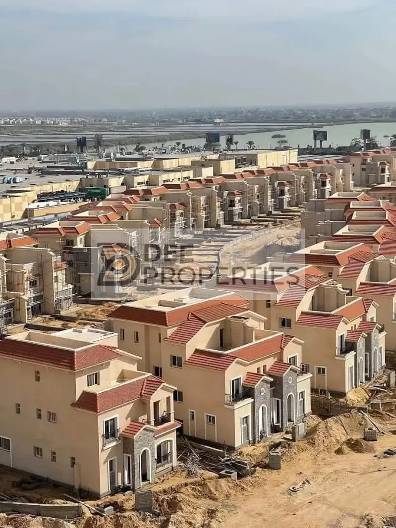 Townhouse in Saudi Arabia, Egyptian style, lake view, 280 meters, prime location, immediate delivery