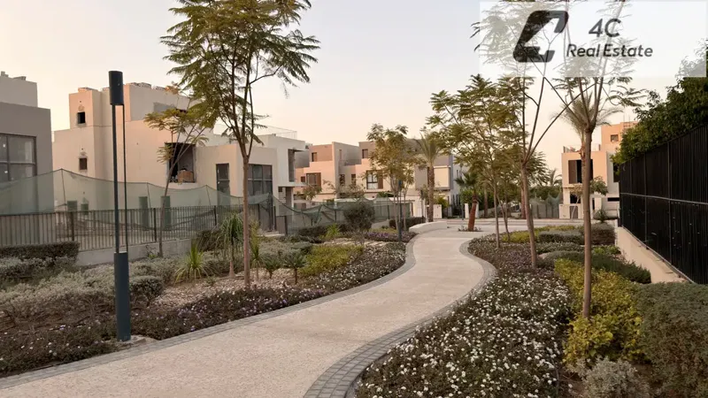 Under market price townhouse middle 234 m ready to move bahry view landscape for sale very prime location in Sodic East New Heliopolis