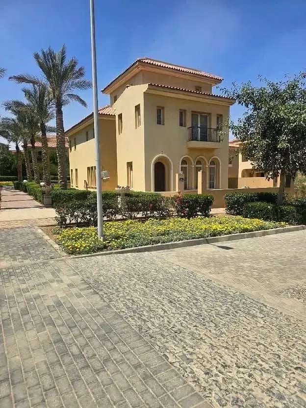 ready to move resale standalone villa with the lowest price in installments for quick sale in hyde park compound prime location in fifth settlement