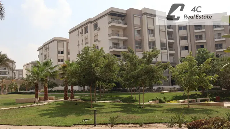 Penthouse for sale lowest price 244 m with lowest DP & installments prime location Open view in Hyde Park Fifth Settlement New Cairo next to Mivida