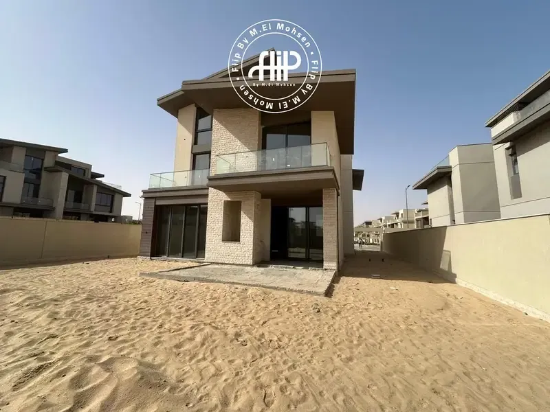 Medium Villa For Sale In The Estates