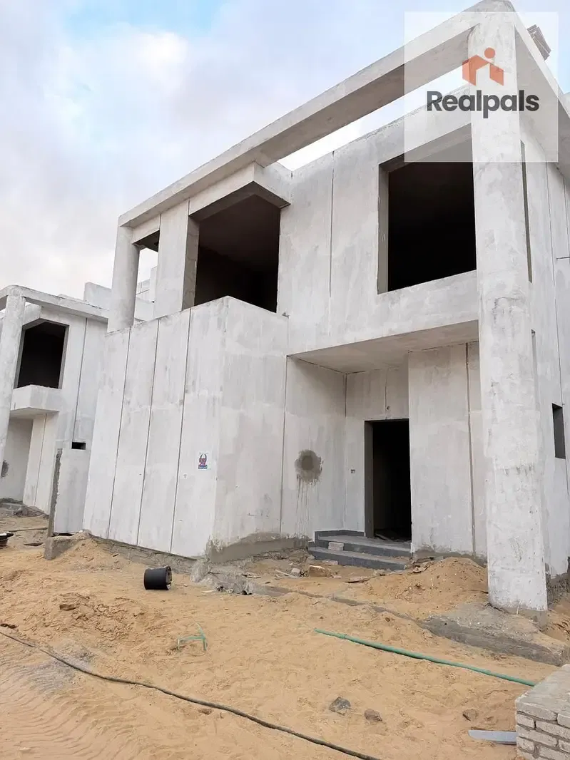 Villa 305 m Prime location (( Phase: The Lakes ))