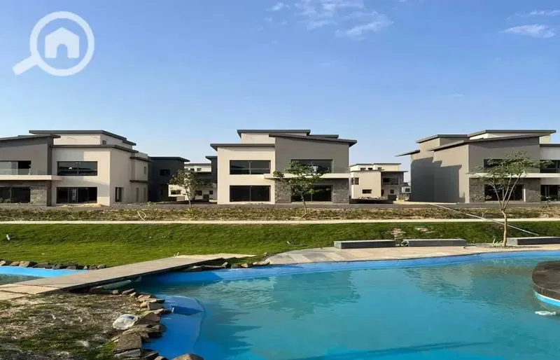 Villa Townhouse for sale with installments very prime location on Suez Road at Compound Creek Town - New Cairo