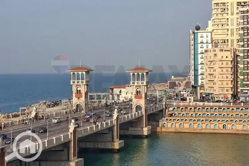 Apartment for sale 460 m Stanley (directly on the sea)