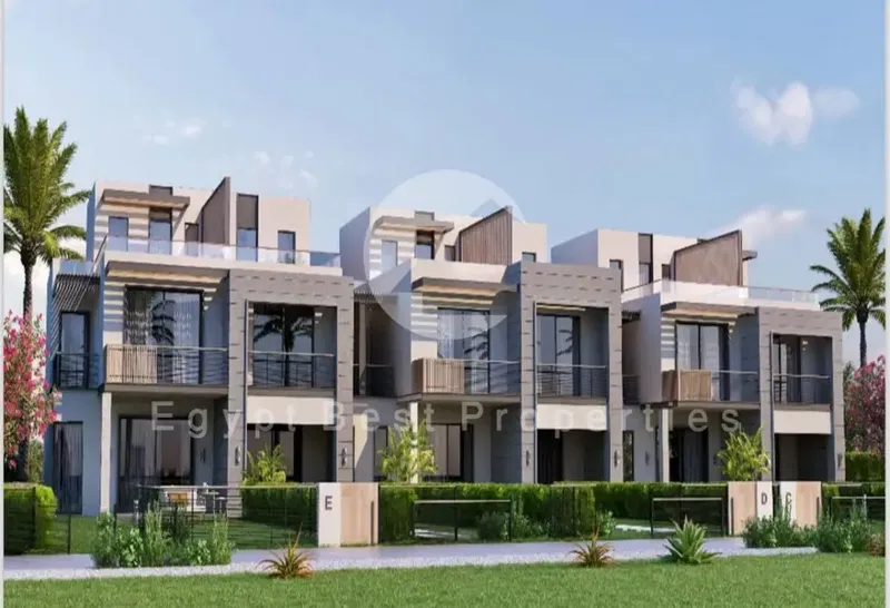 Townhouse at an old resale price with no offer in Garden Lakes from Hyde Park with a simple down payment and installments.