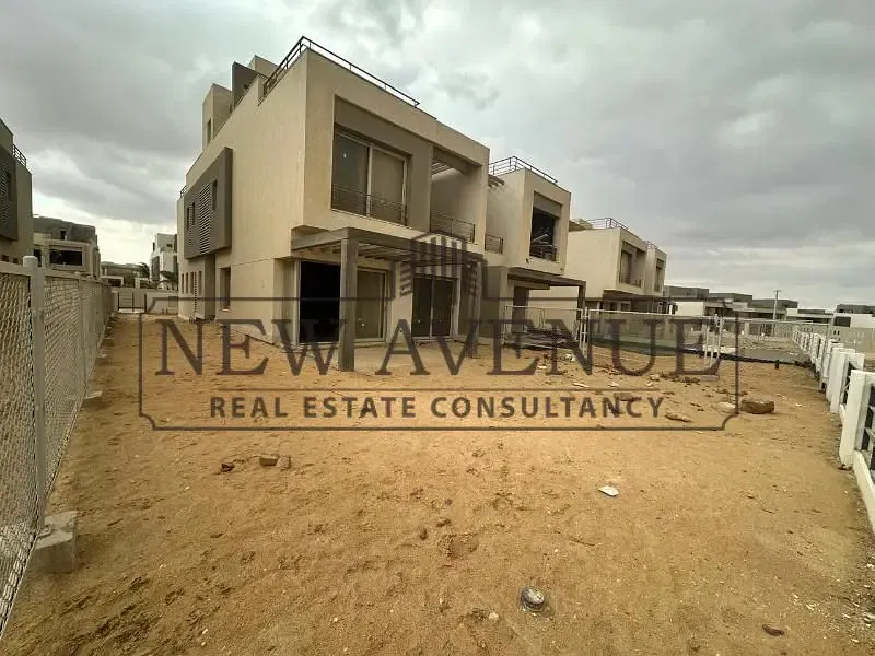 Palmhills New Cairo PHNC Twinhouse With ZERO Over ready to move spacious area & garden with primary location on landscape & near the Gate