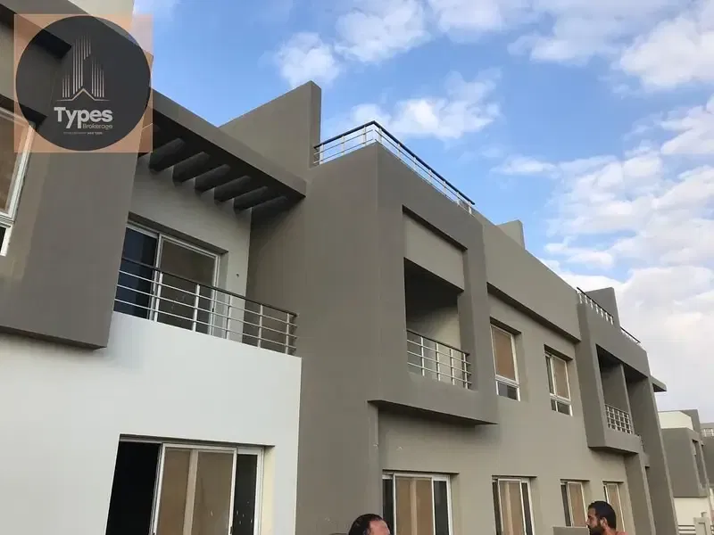 For sale in Etapa Compound, Sheikh Zayed Town Corner, immediate delivery, 307 sq m built-up area, 275 sq m land, garden 172 sq m