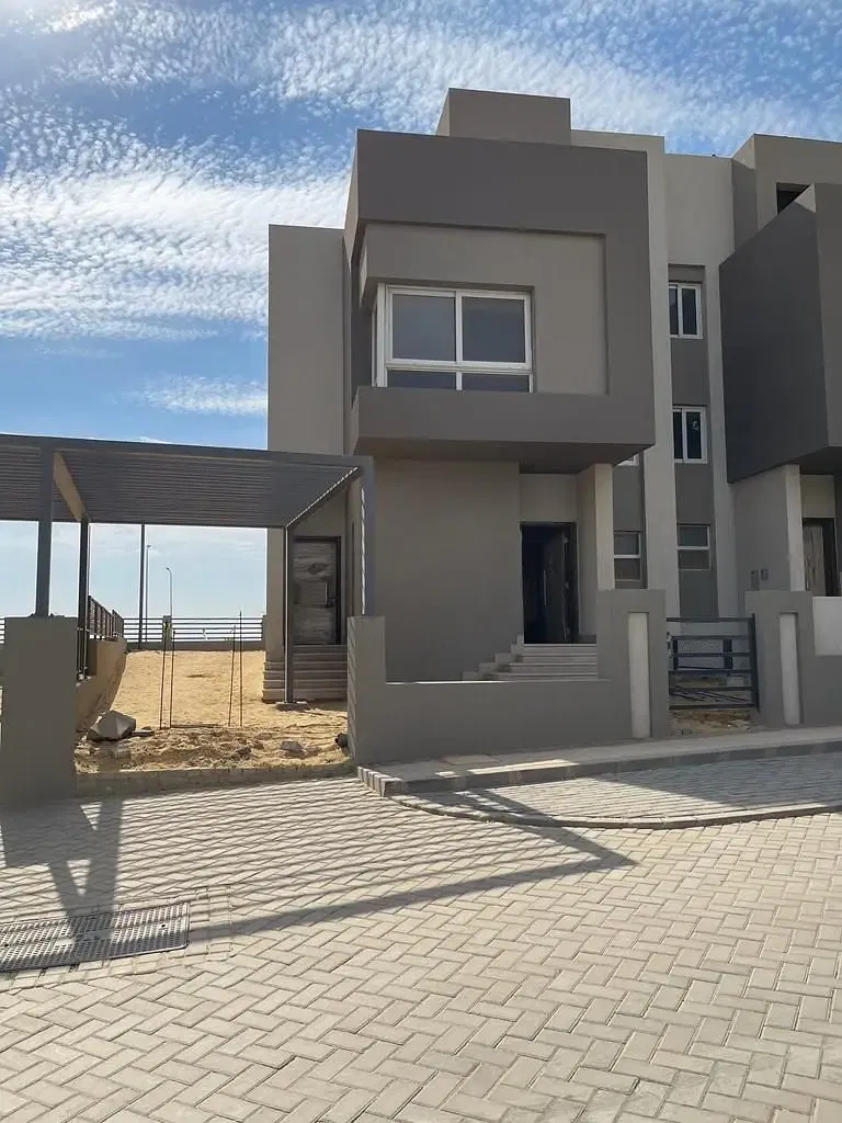 Etapa - City Edge for sale townhouse corner 291m land area 320m built area garden 190m ground, first, roof 4 rooms 4 bathrooms maid's room and half-finished bathroom, delivery