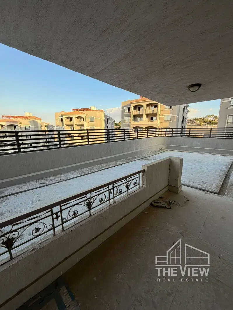 Ground floor apartment for sale with a garden, measuring 181 sq m, featuring a share of the land, in Al Khamael compound, in a prime location
