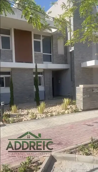 400 sqm Townhouse Villa in Al Maqsad – modern design, spacious areas, full privacy, and a prime location in a prestigious compound. Luxury living