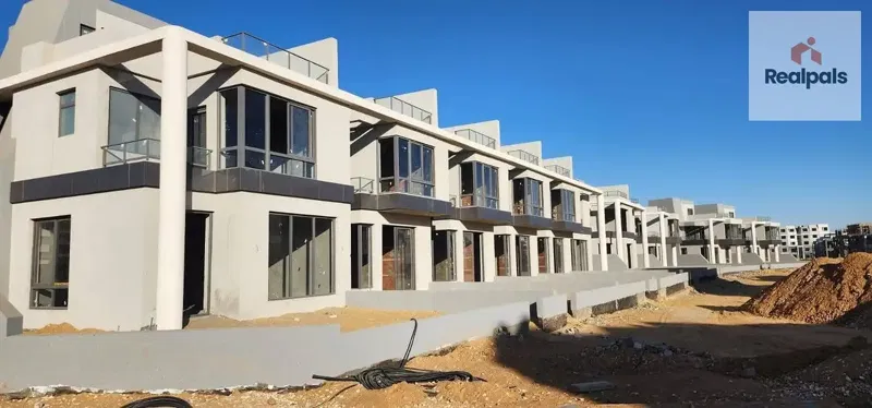 TOWNHOUSE FOR SALE 260m AT BLOOMFIELDS