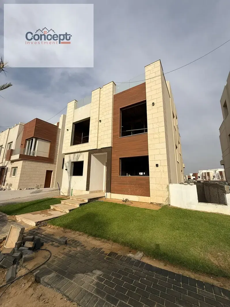 Direct Lagoon Villa In Azzar 2 Infinity Ready To Move - New Cairo