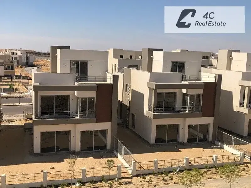 For sale villa 285m ready to move , lowest down payment , installments view landscape in the croen palm hills 6 october