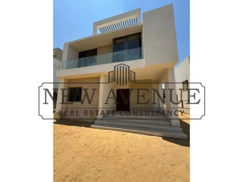 standalone villa three bedrooms semi finished by installments over five years in fifth square el marasem new cairo