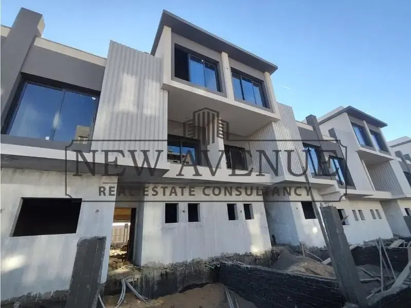 lowest down payment and total price Townhouse Middle Flexi finished with pool in Trio for sale Trio Gardens