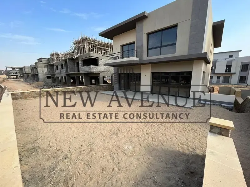 standalone villa prime location with installments in swan lake residence new cairo