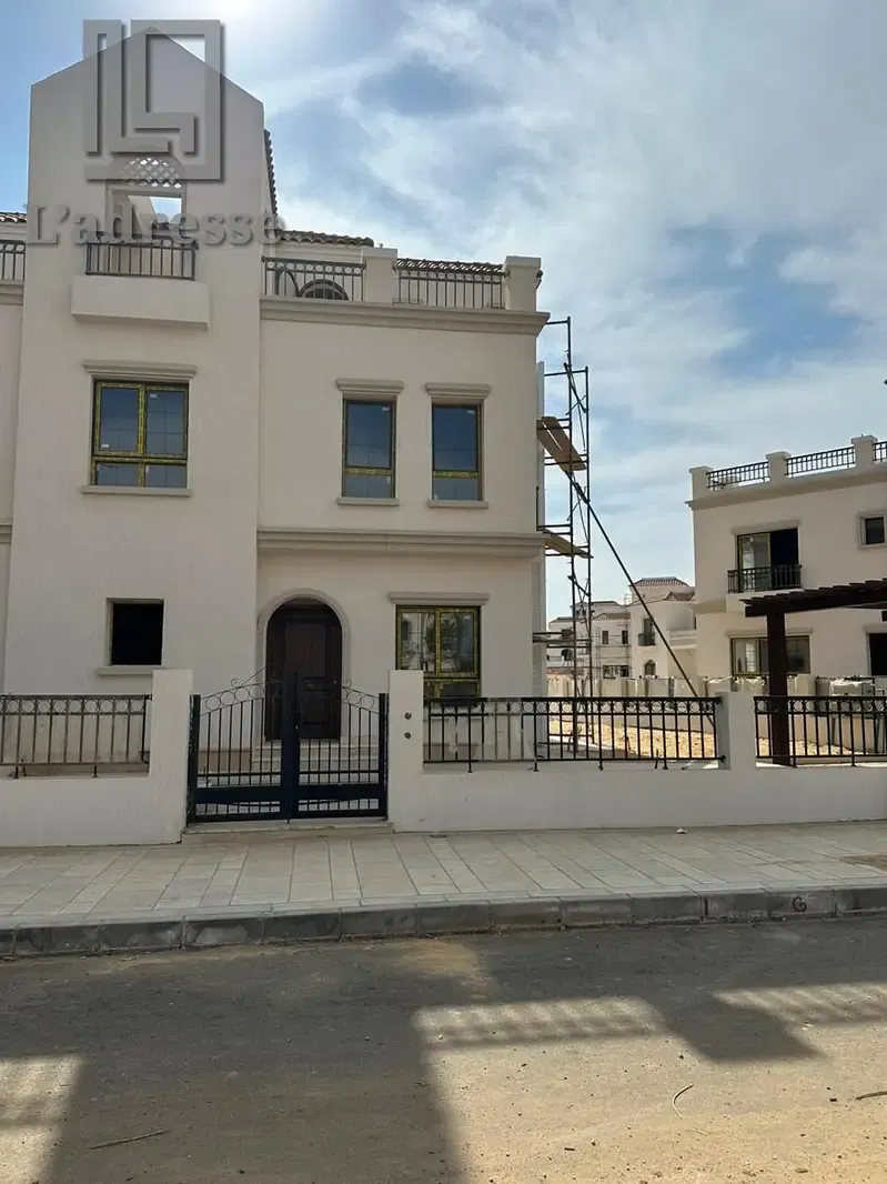 Corner Townhouse for Sale – Celia Compound