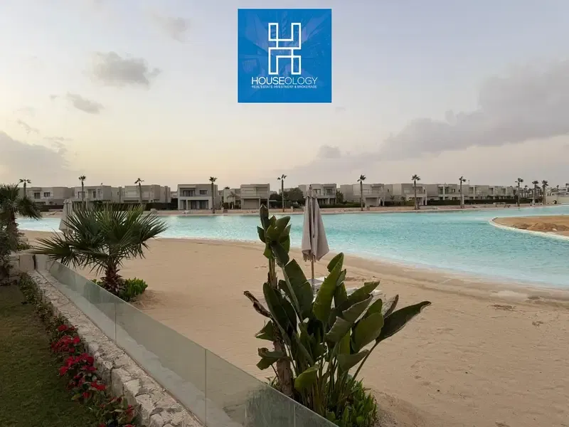 Twin house, finished with air conditioning and kitchen, prime location, for sale in Azha, Ain Sokhna, for less than the company price.